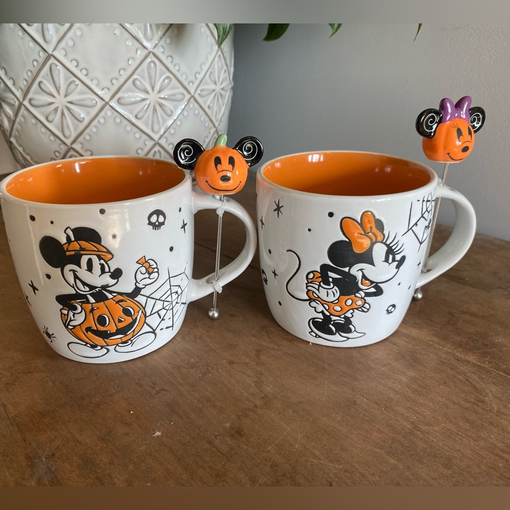 Minnie and Mickey Mouse Mug Set